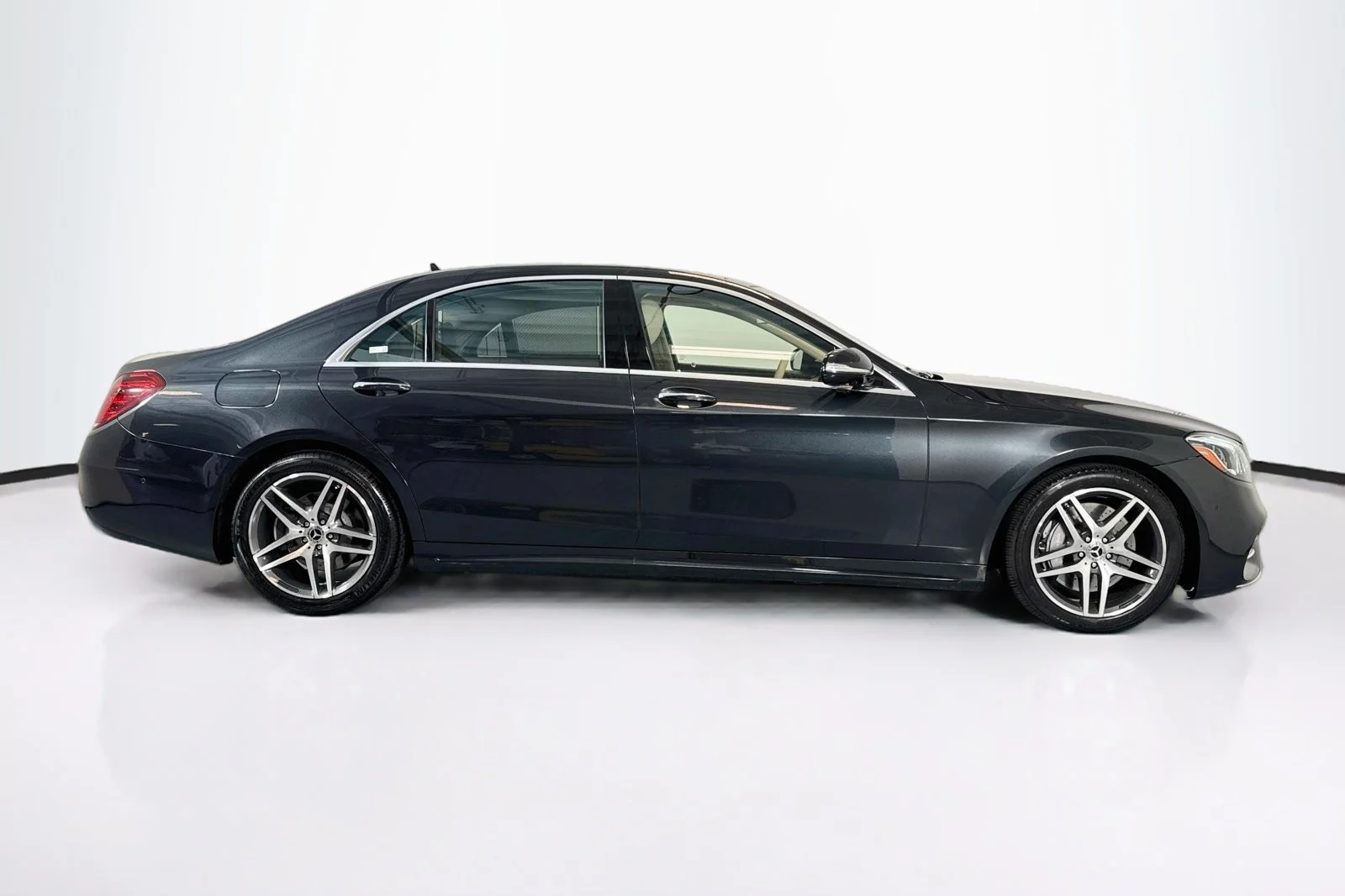 Used 2018 Magnetite Black Metallic Mercedes-Benz S 560 image 4