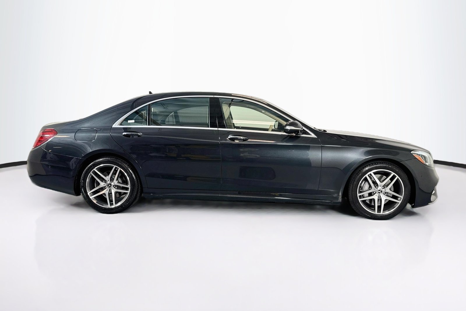 Used 2018 Magnetite Black Metallic Mercedes-Benz S 560 image 4