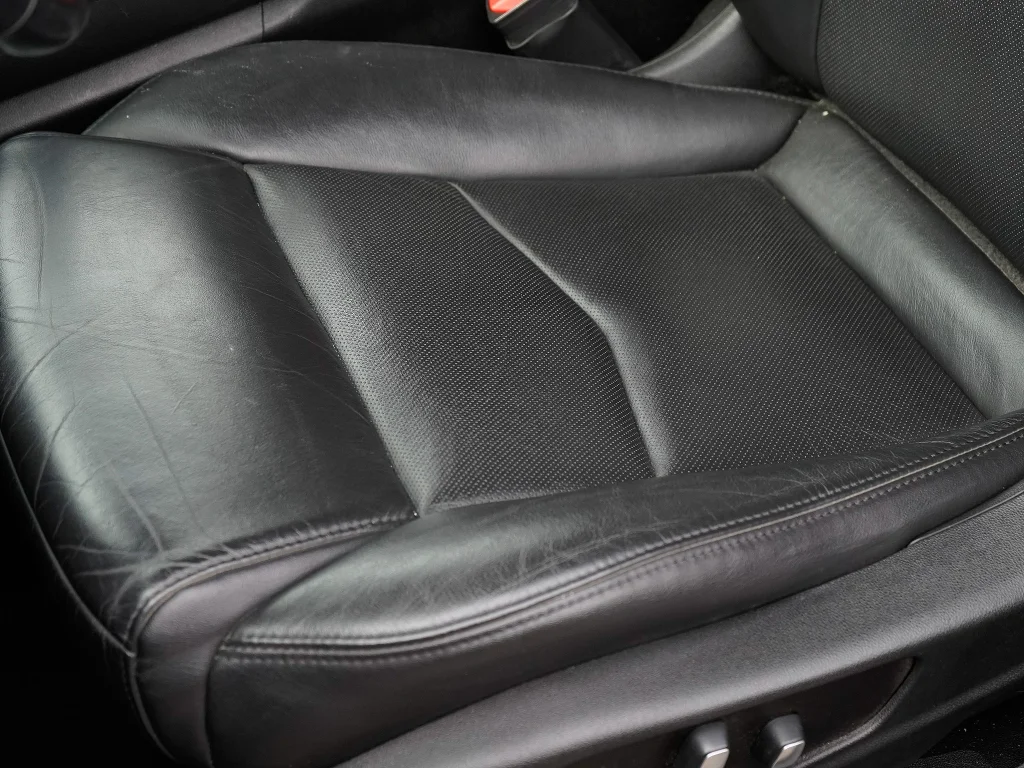 Used 2019 Radiant Silver Metallic Cadillac Luxury AWD image 22