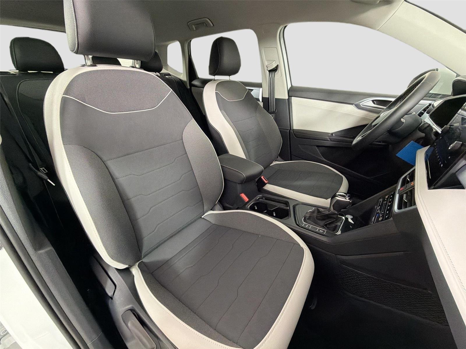 New 2026 Pure White Volkswagen SE image 25