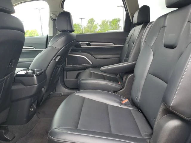 Used 2023 White Kia S image 10