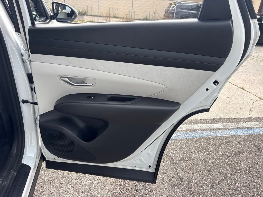 Used 2025 White Hyundai SEL Convenience image 16