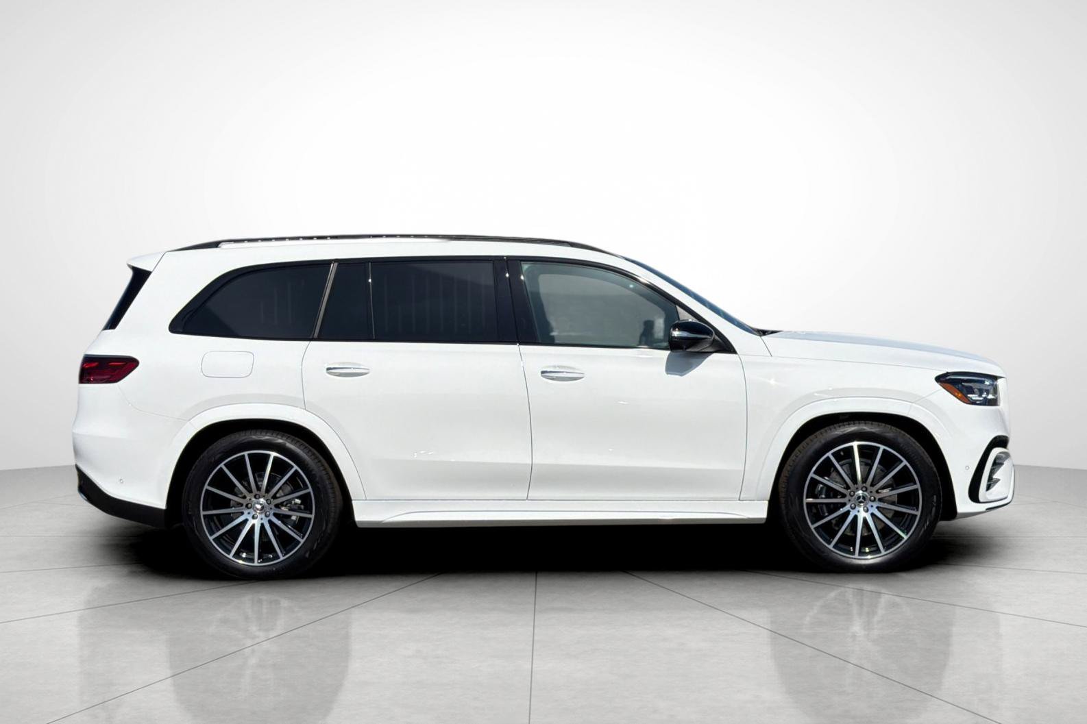 Certified Used 2026  Mercedes-Benz GLS 450 image 34