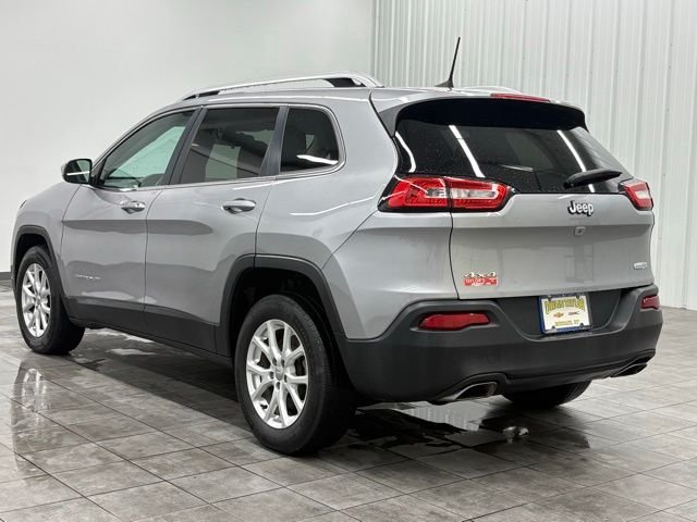 Used 2016 Silver Jeep Latitude image 4