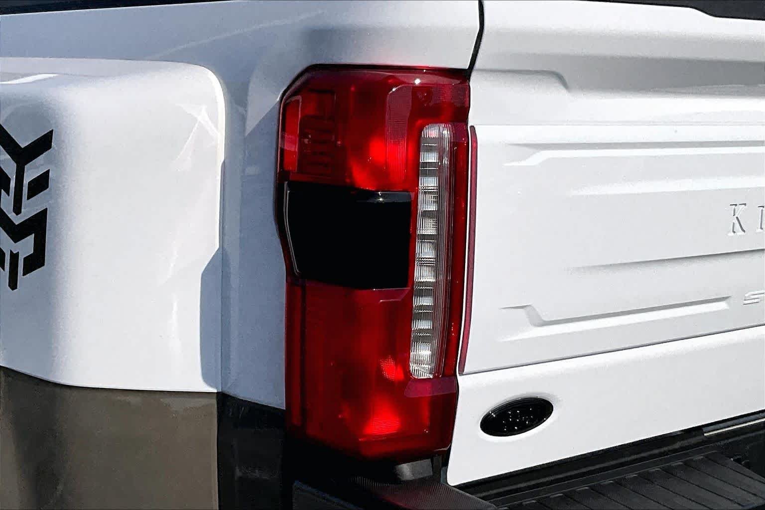 New 2026 Oxford White/Marsh Gray Ford King Ranch image 11