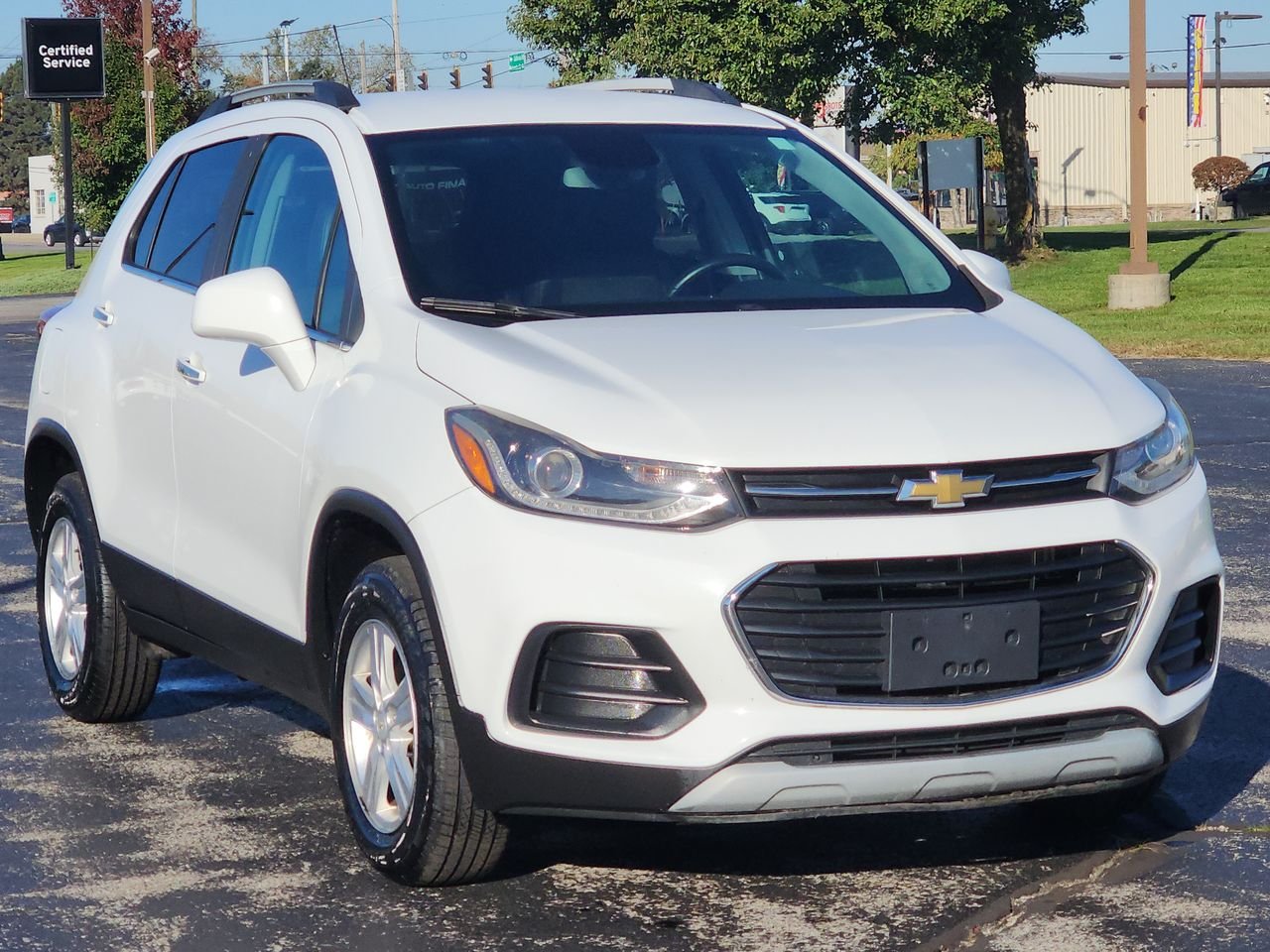 Used 2018 SUMMIT WHITE Chevrolet LT image 1