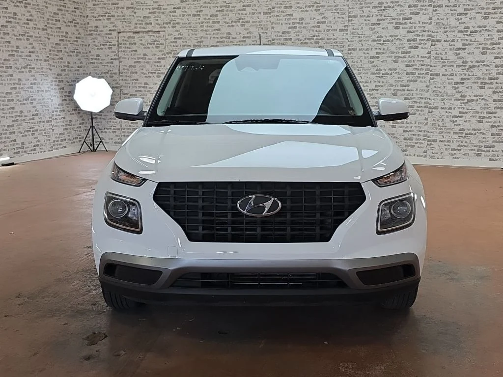 Used 2025 Lunar White Hyundai SE image 2
