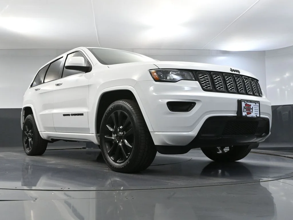 Used 2021 White Jeep Laredo X image 55