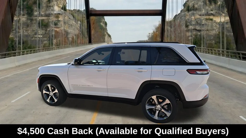 New 2026 Bright White Clear-Coat Exterior Paint Jeep Limited image 6