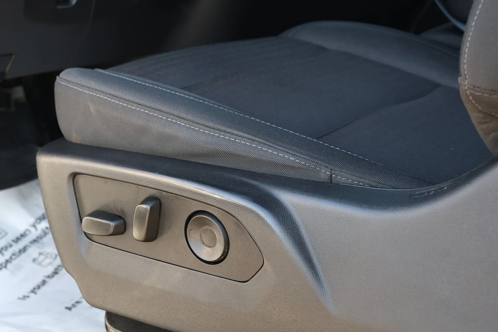Used 2023 White Chevrolet LT image 28