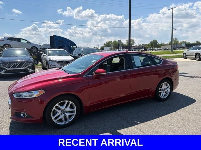 Used 2015 Red Ford SE image 9