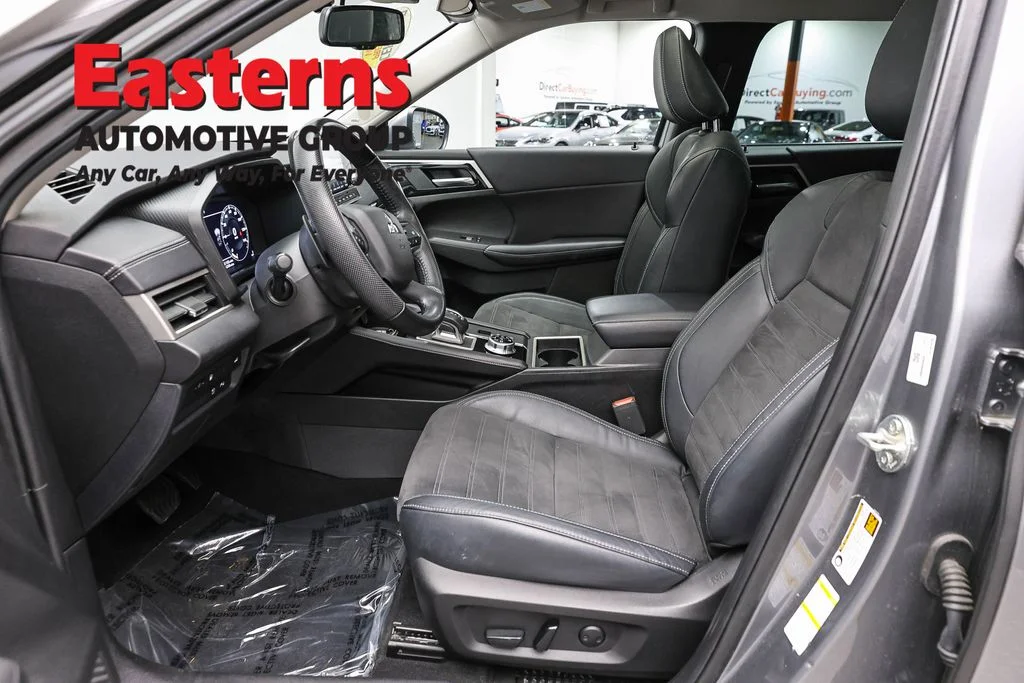 Used 2023 Silver Mitsubishi SE image 70