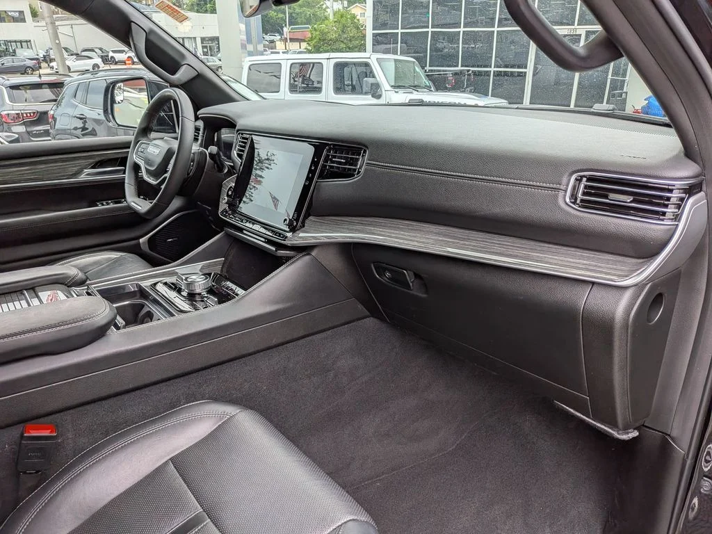 Used 2022 Black Jeep Series III image 27