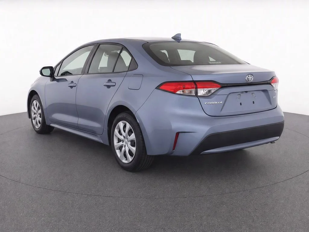 Used 2021  Toyota LE image 4