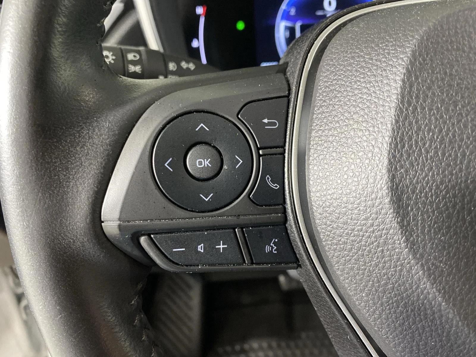 Used 2024 Wh Toyota XLE image 15