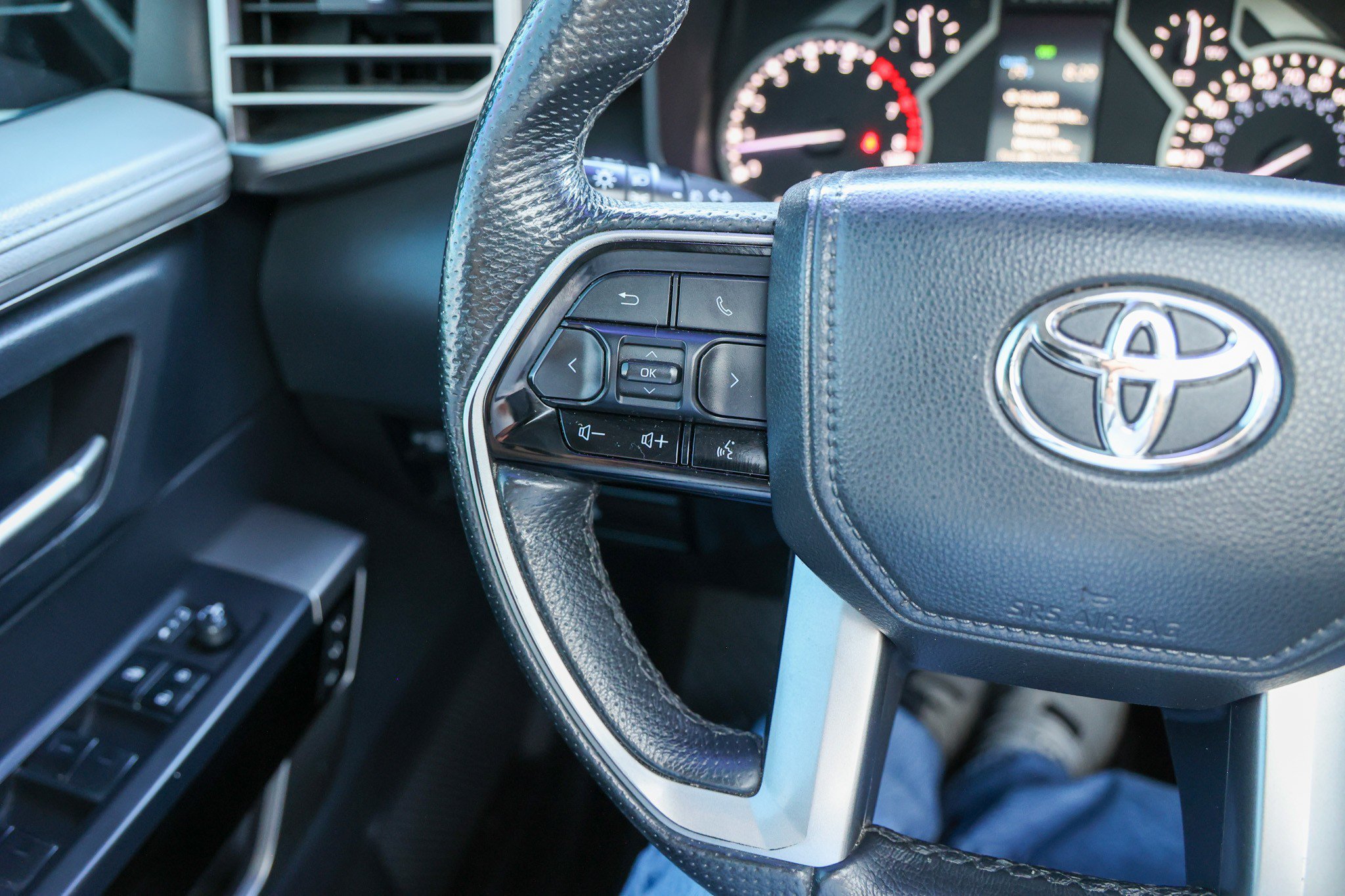 Used 2022 MIDNIGHT BLACK ME Toyota Limited image 19