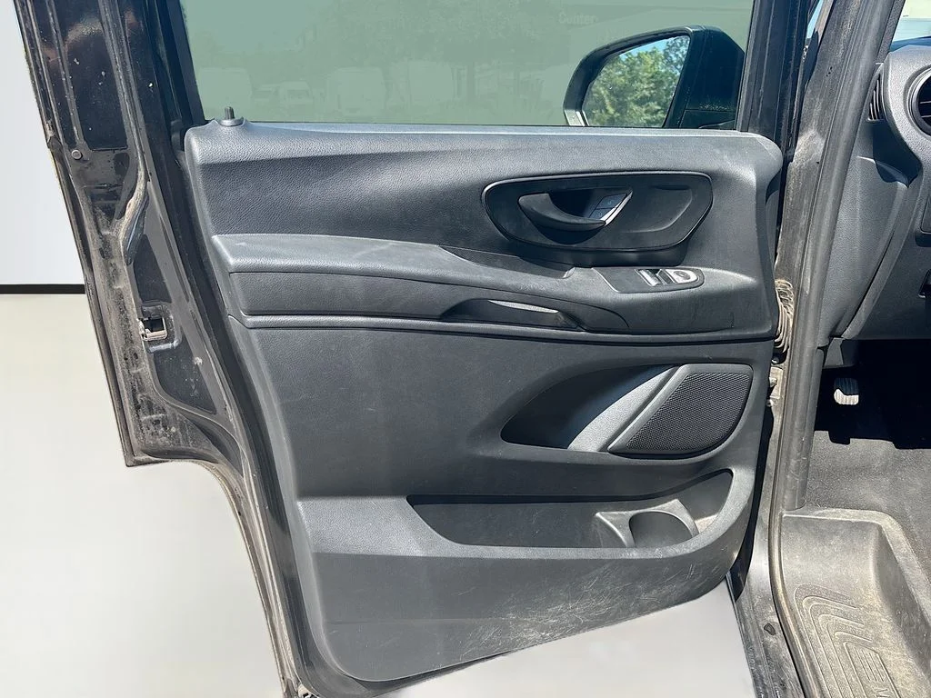 Used 2018  Mercedes-Benz Cargo image 22