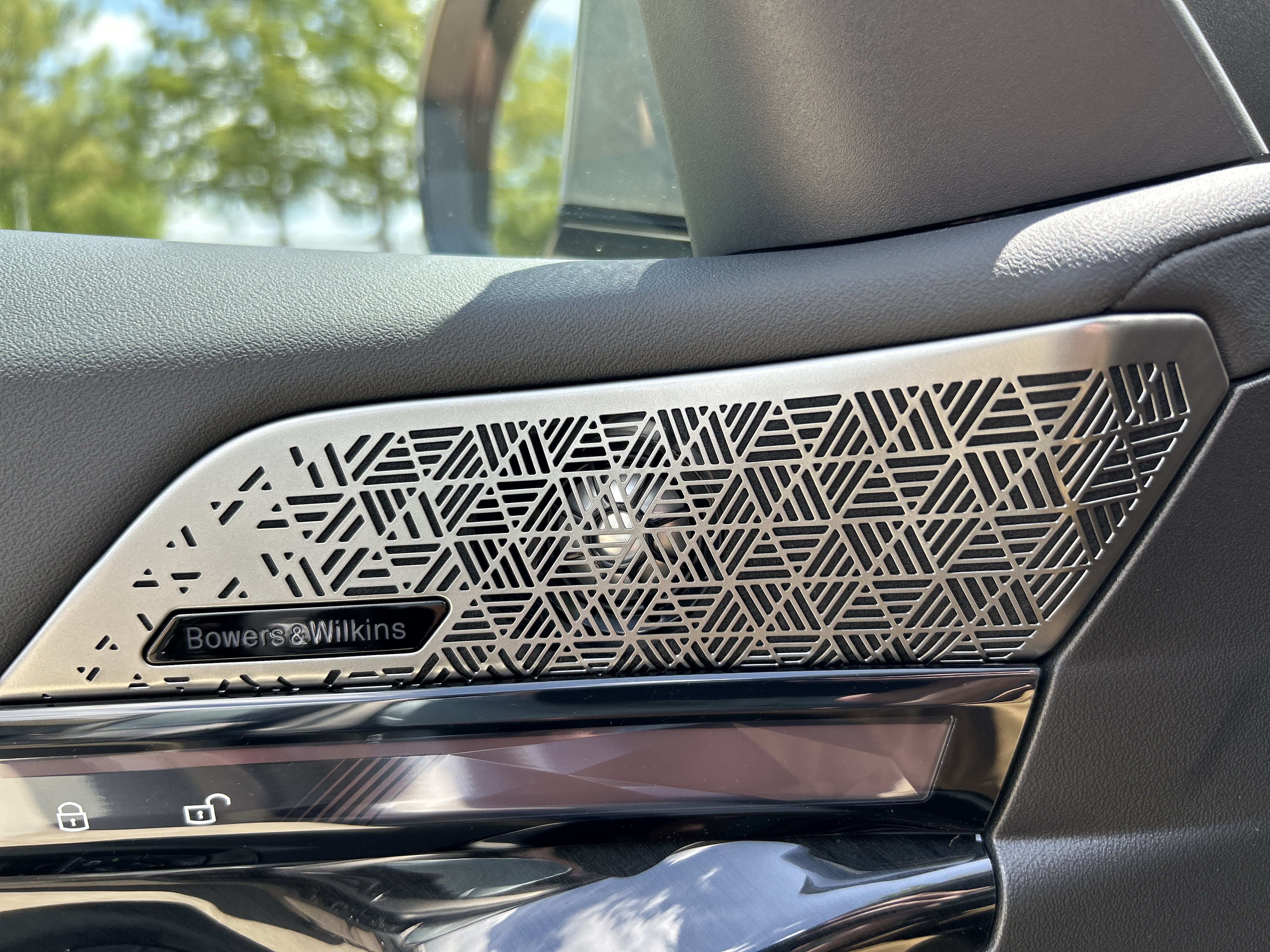 New 2026 OXIDE GREY BMW 550e xDrive image 15