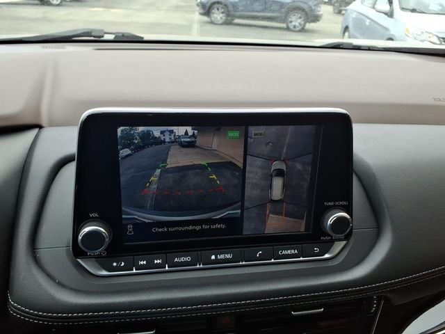 Used 2023 Gold Nissan SL image 19