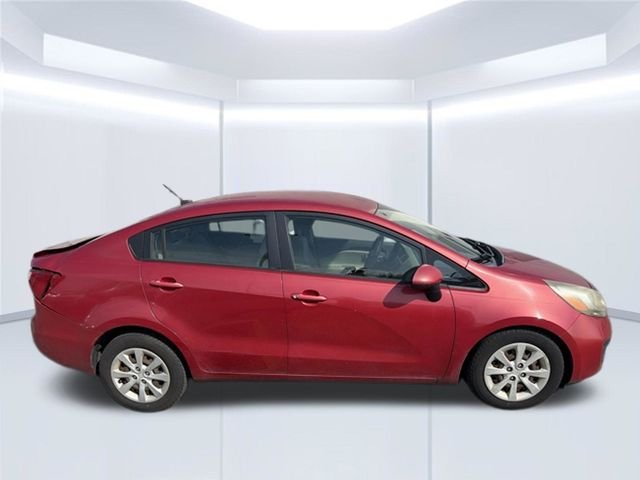 Used 2015 Red Kia LX image 5