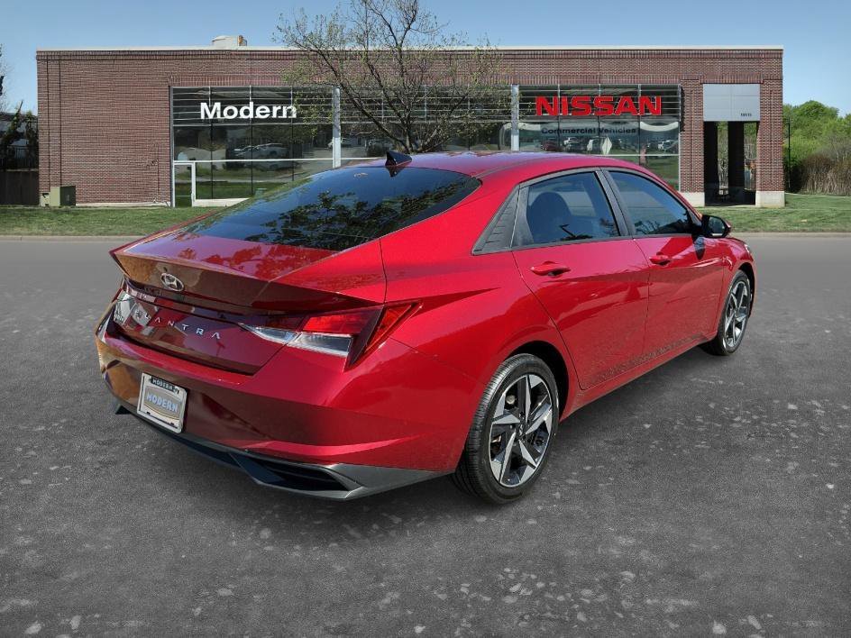 Used 2023 Ultimate Red Hyundai SEL image 4