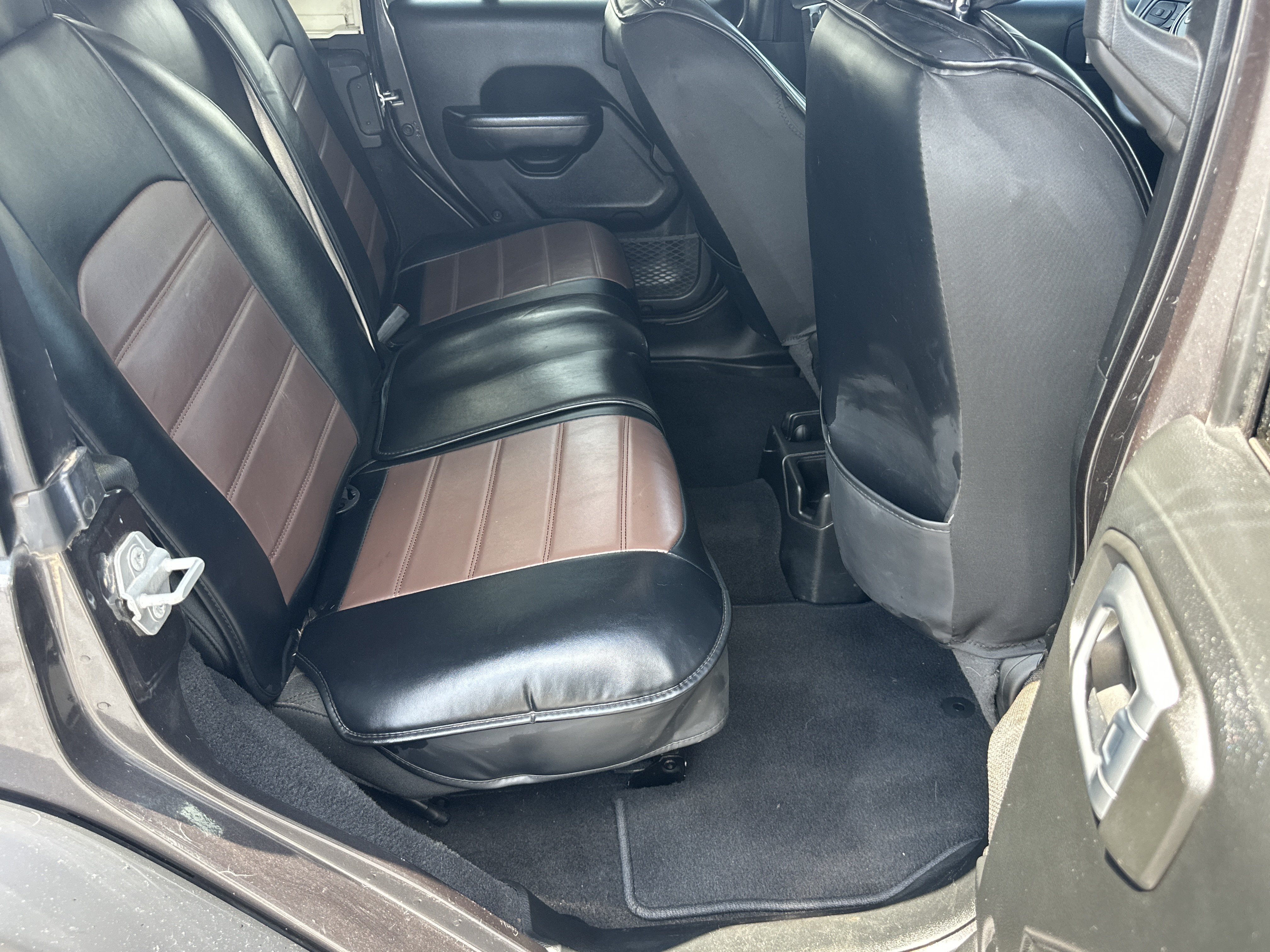 Used 2020 Granite Crystal Metallic Clearcoat Jeep Sport S image 16