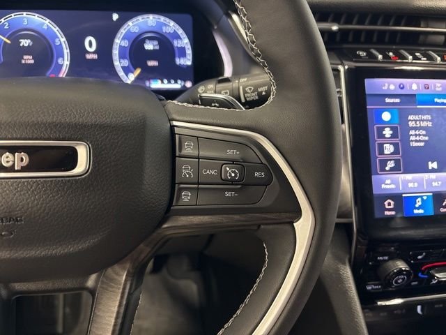 Used 2023 Diamond Black Crystal Pearlcoat Jeep Limited image 25