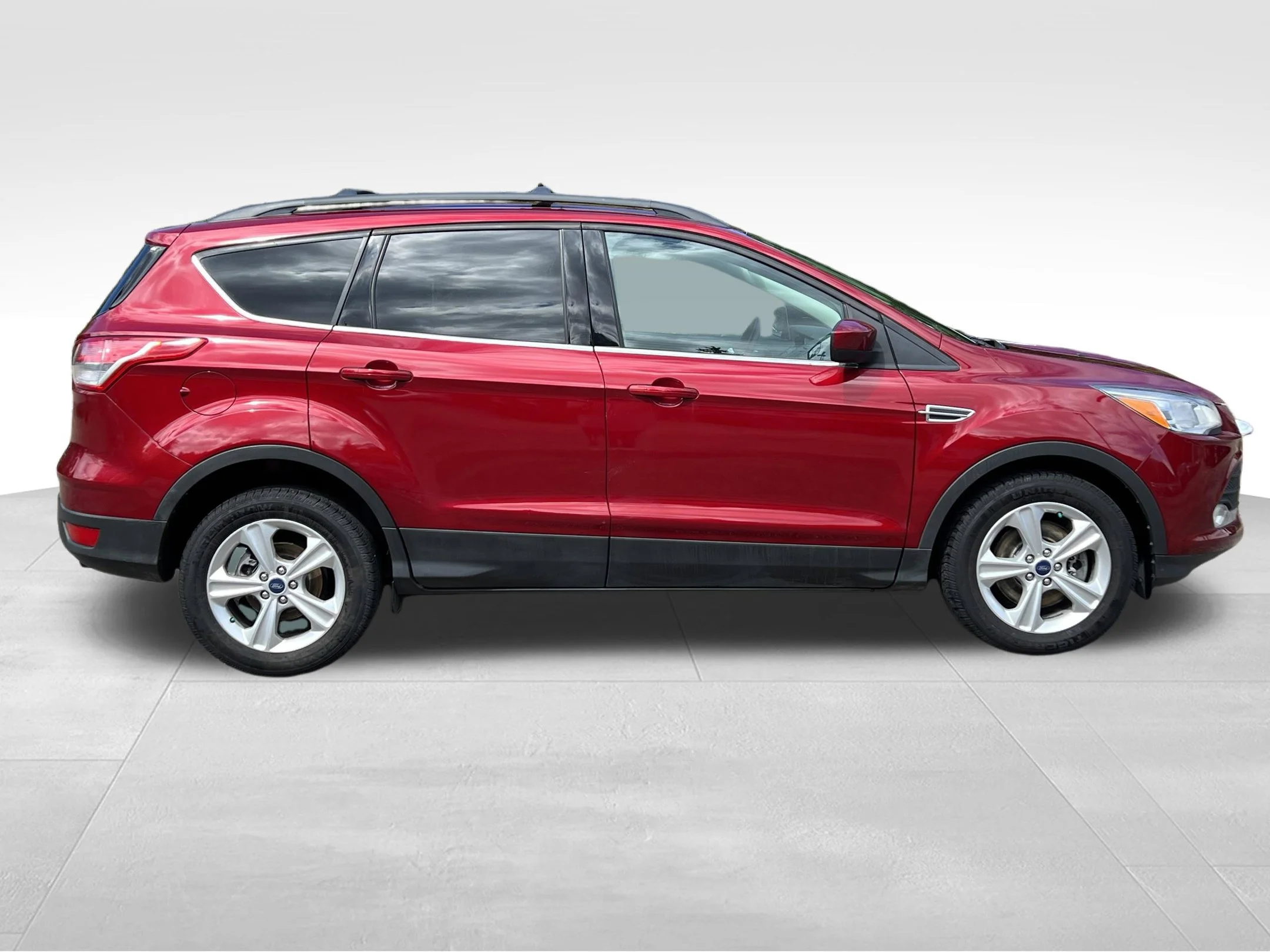 Used 2013 Ruby Red Ford SE image 5