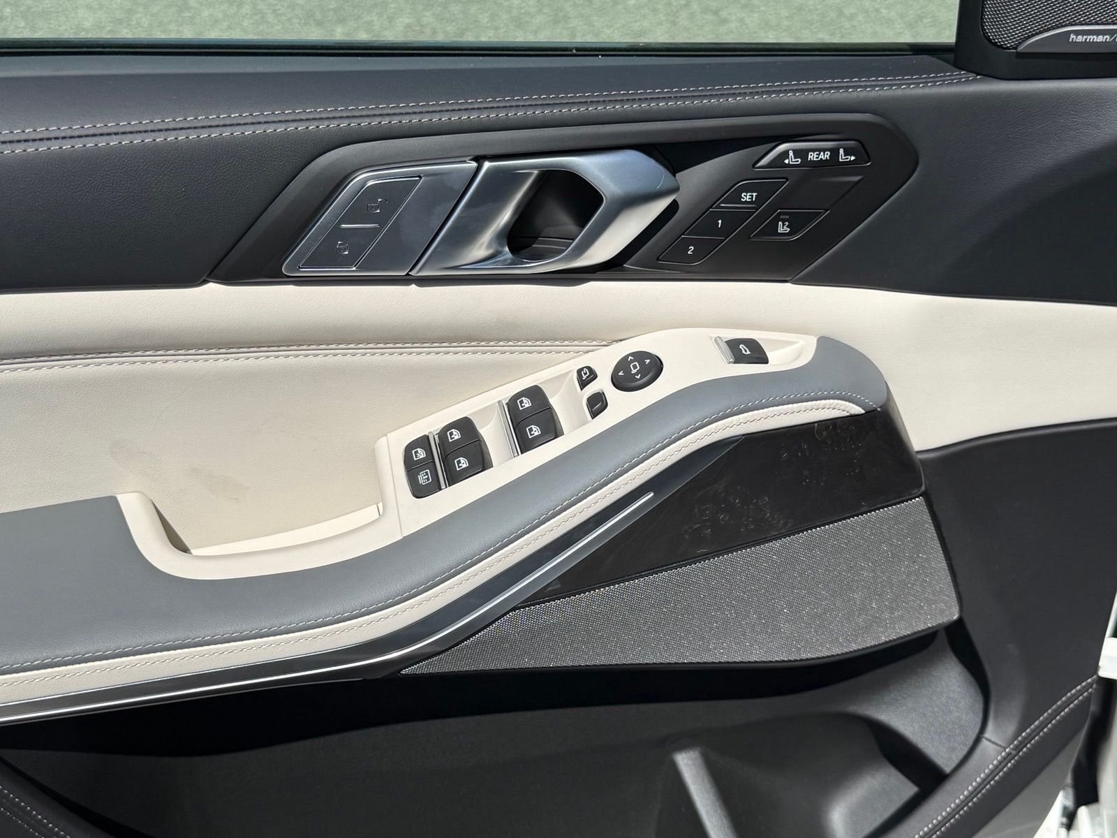 New 2027 Mineral White Metallic BMW xDrive40i image 19