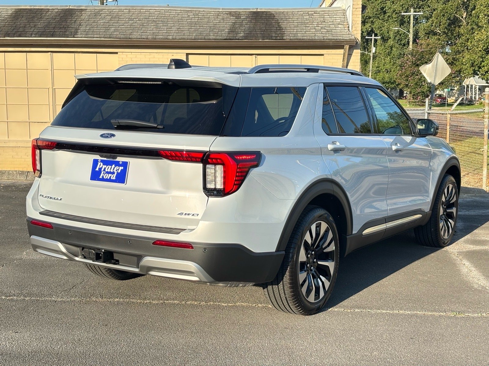 New 2026 Space White Ford Platinum image 3
