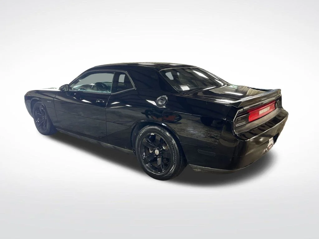 Used 2013 Black Dodge SXT image 3