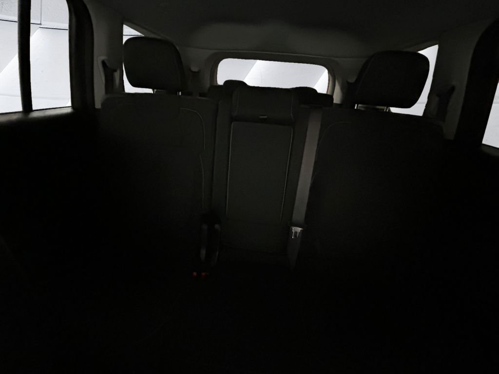 Used 2021 White Jeep Laredo image 18