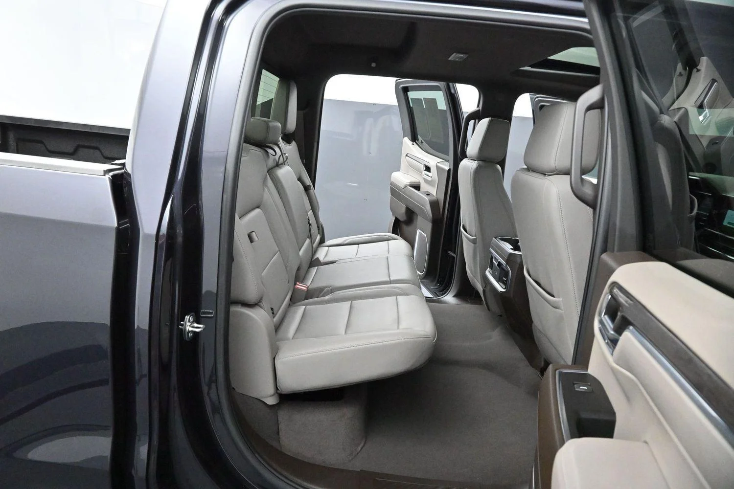 Used 2024 Dark Ash Metallic Chevrolet LTZ image 33
