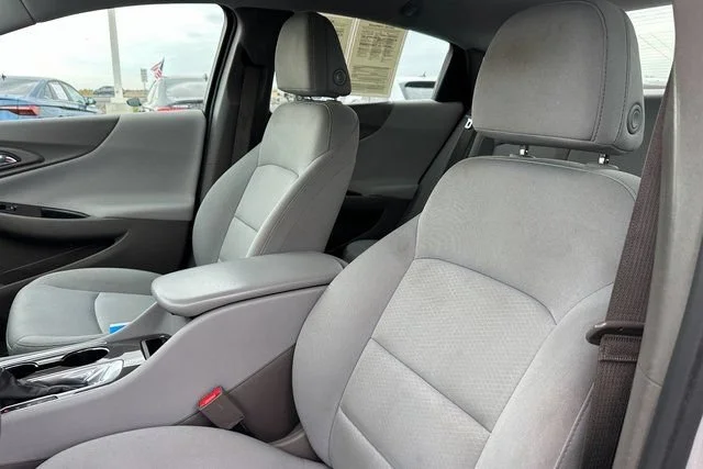 Used 2021 SILVER ICE METALLIC Chevrolet LS image 19