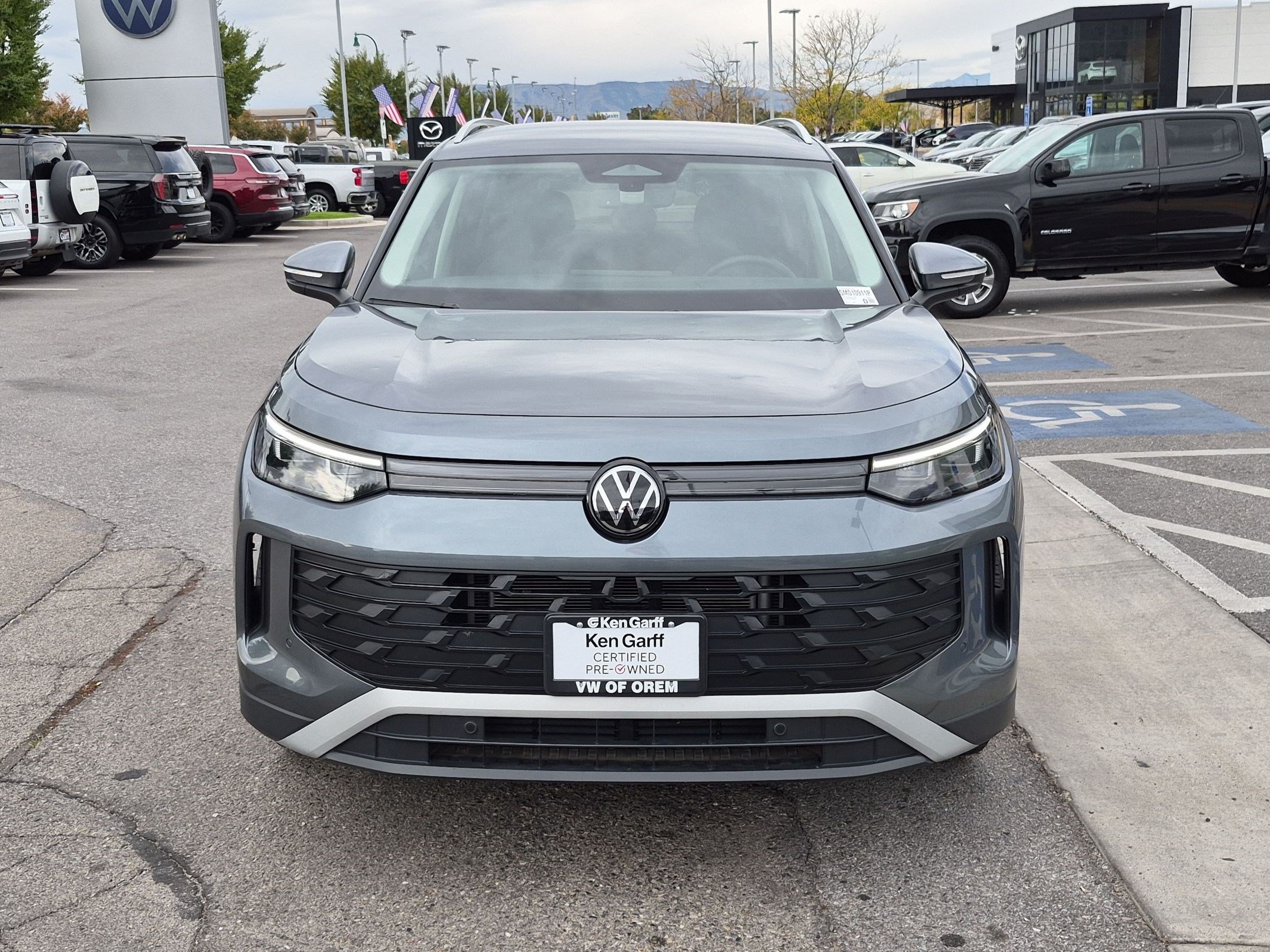 Used 2025 Platinum Gray Metallic Volkswagen SE image 10
