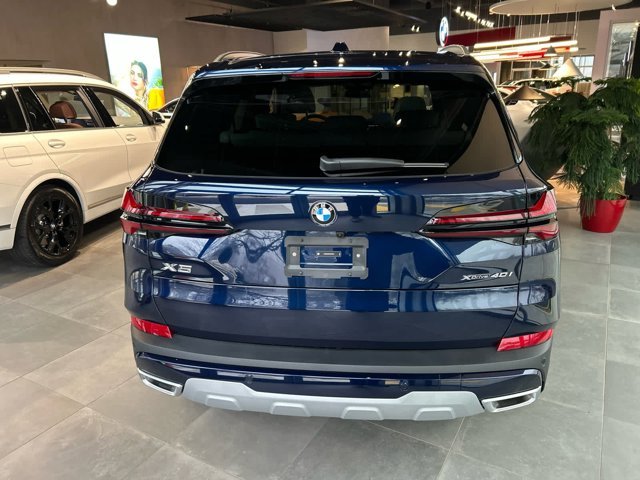 Used 2026 Tanzanite Blue II Metallic BMW xDrive40i image 5