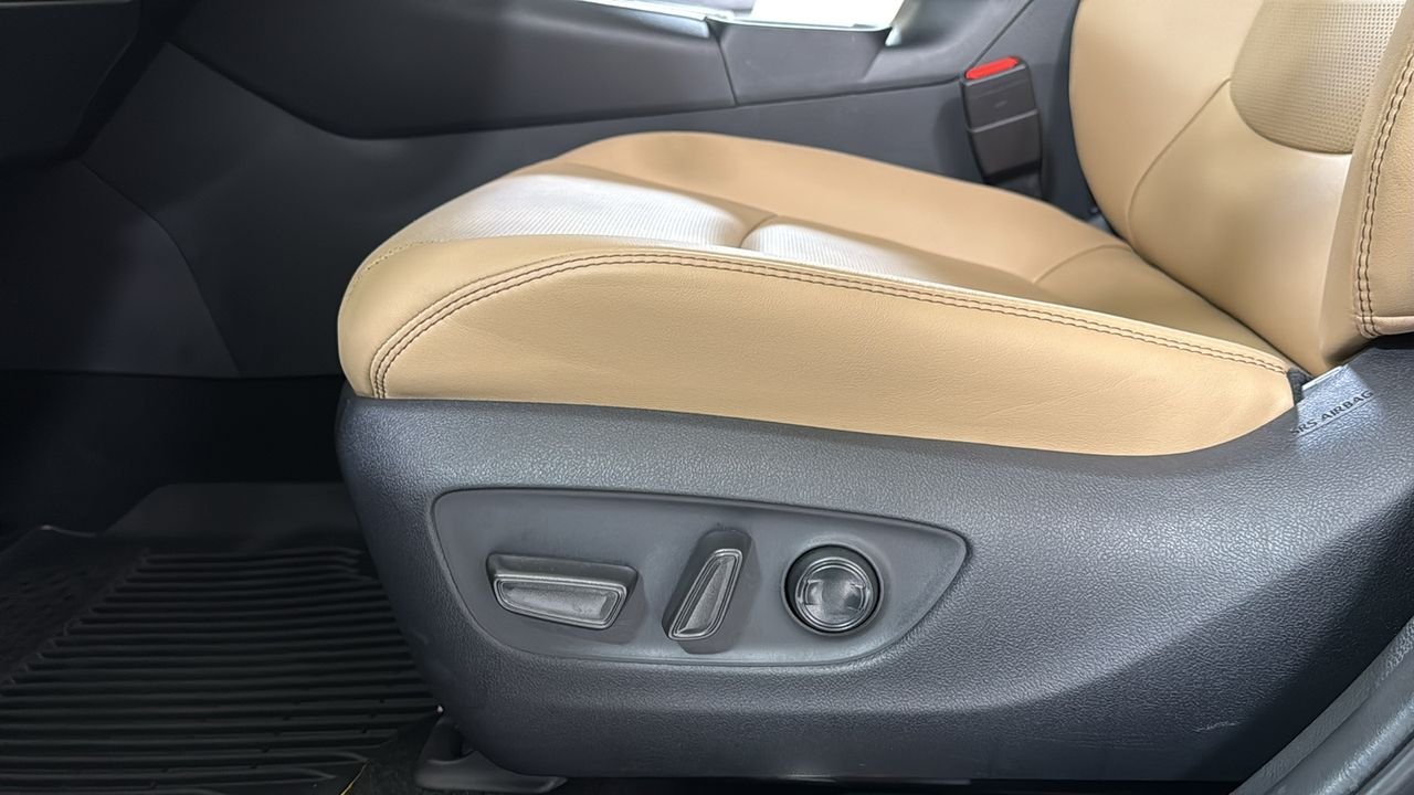 Certified Used 2025  Toyota Limited image 14
