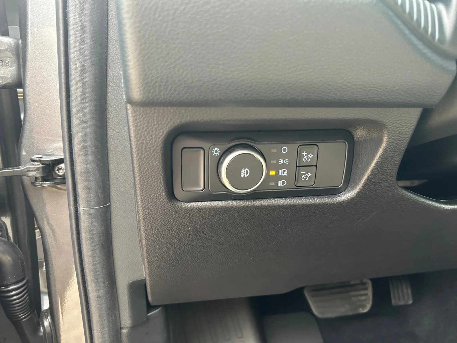 New 2026 Carbonized Grey Metallic Ford XLT image 16