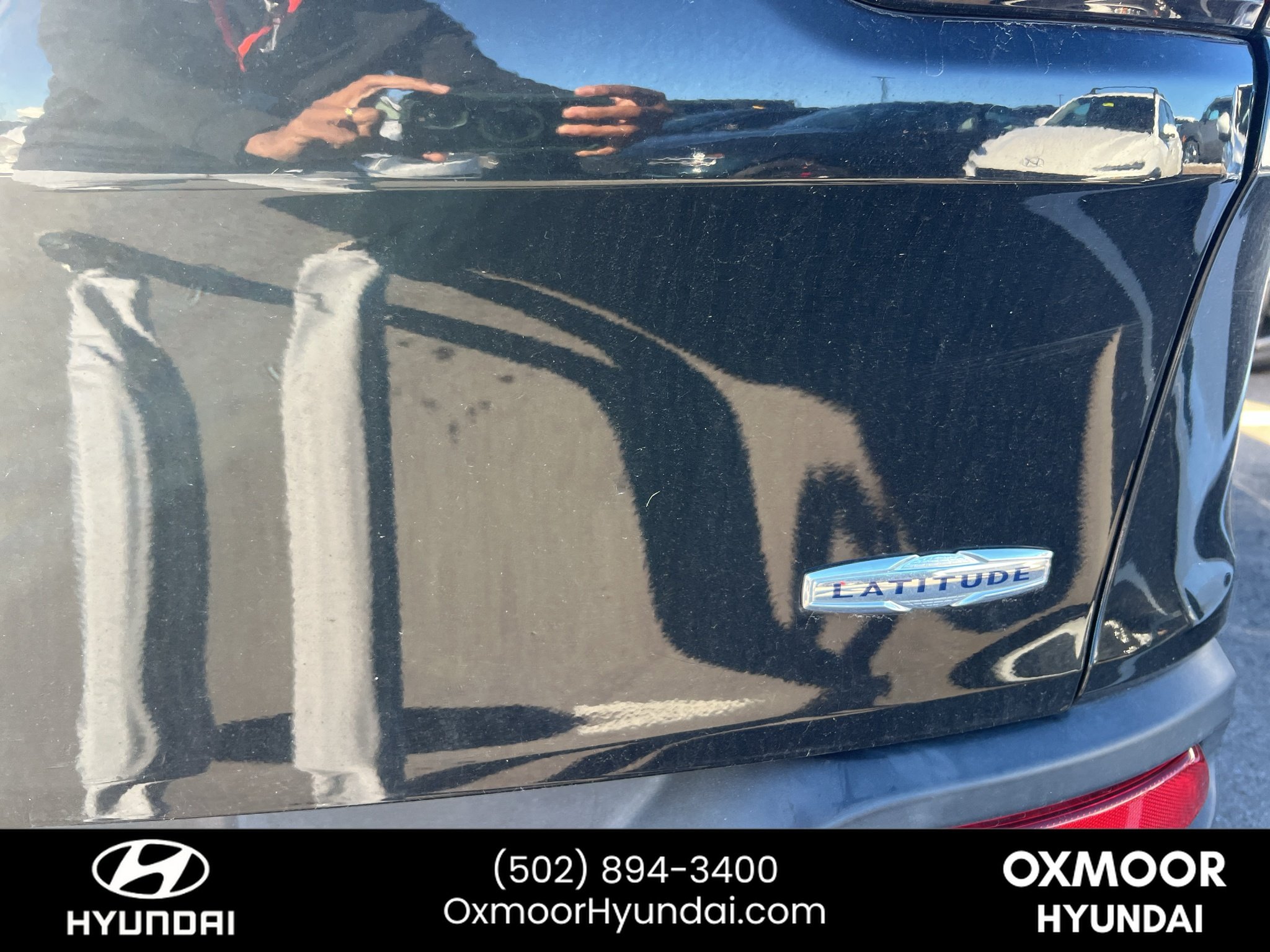 Used 2017 Diamond Black Crystal Pearlcoat Jeep Latitude image 14