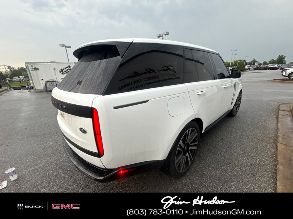 Used 2023 White Land Rover SE image 5