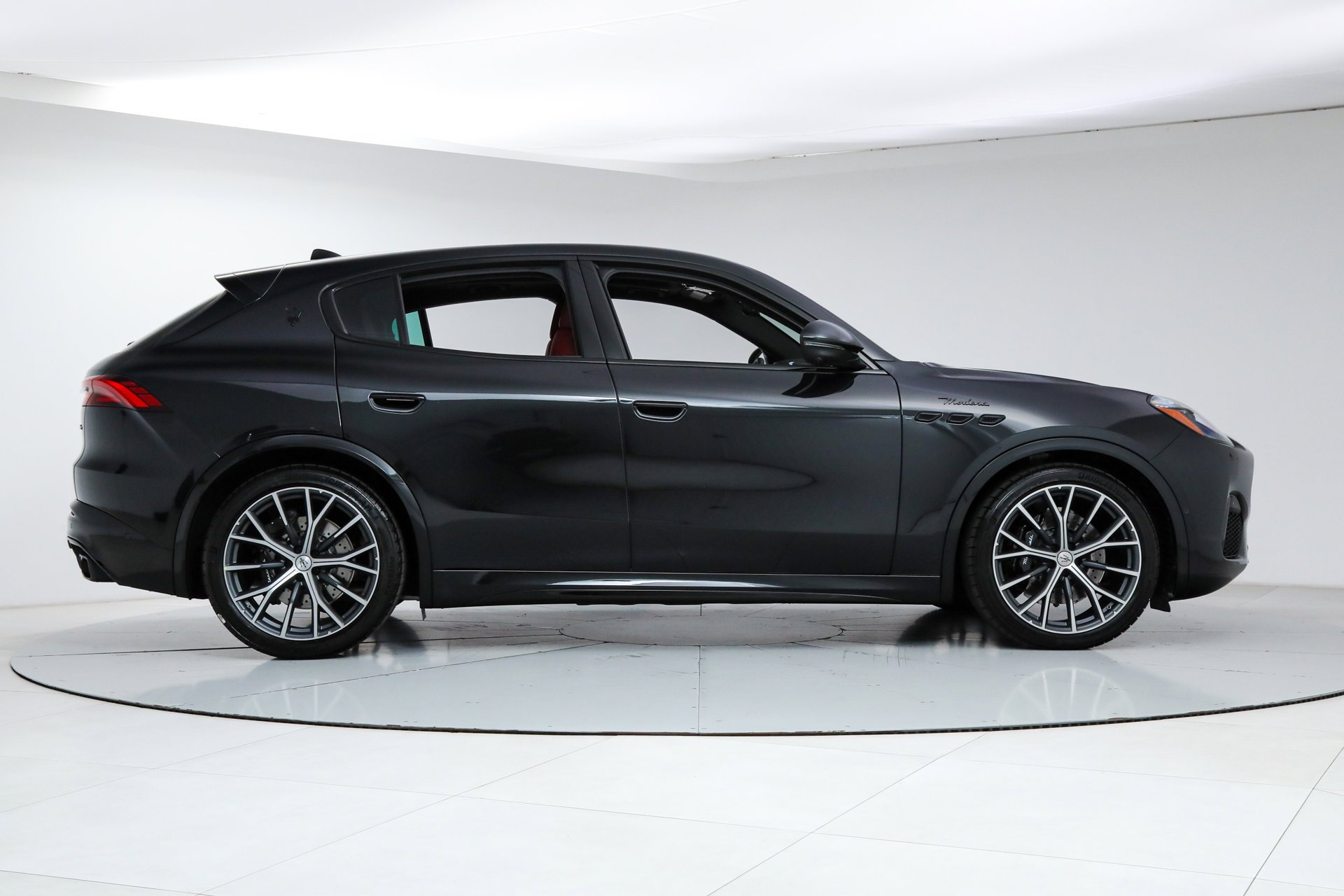 2026 Maserati Grecale Modena V6 - Photo 6
