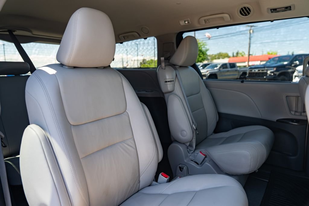 Used 2020 Predawn Gray Mica Toyota XLE image 32