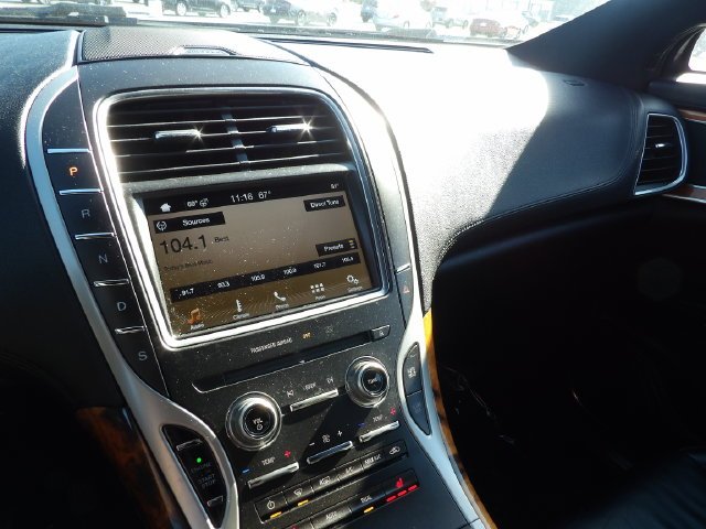 Used 2016 Black Velvet Lincoln Select image 28