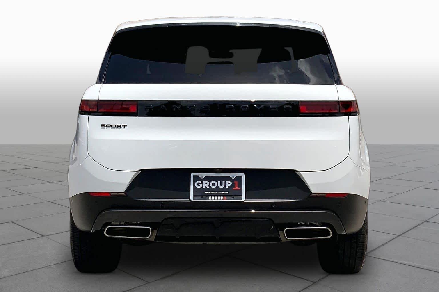 Used 2025 Fuji White Land Rover SE image 5