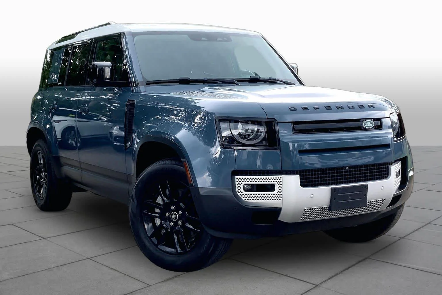 Used 2024 Tasman Blue Metallic Land Rover S image 3