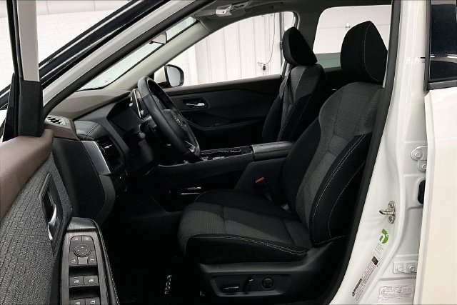 Used 2021 Glacier White Nissan SV image 24