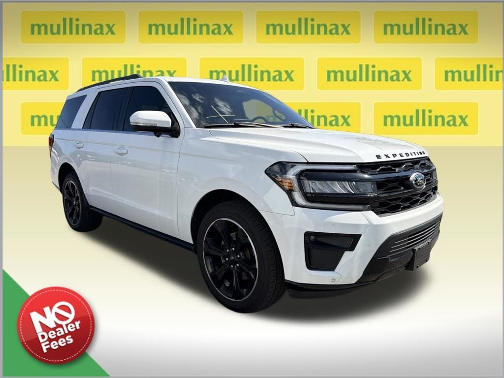 Used 2024 White Ford Limited image 1