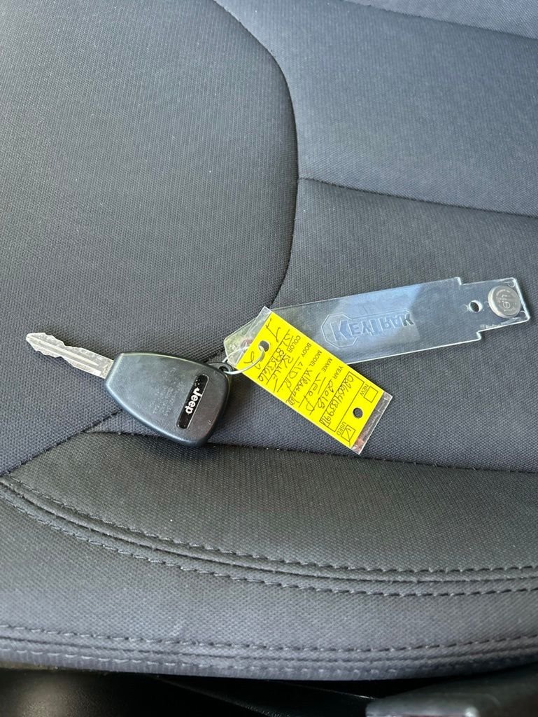 Used 2018 Gray Jeep Unlimited Sport image 25