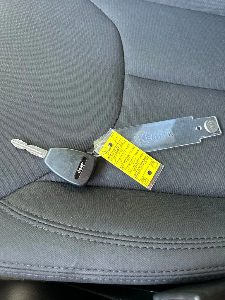 Used 2018 Gray Jeep Unlimited Sport image 25