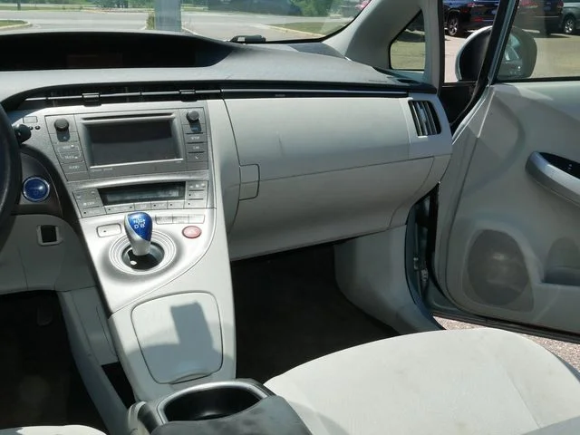 Used 2013 Pearl Toyota Three image 23